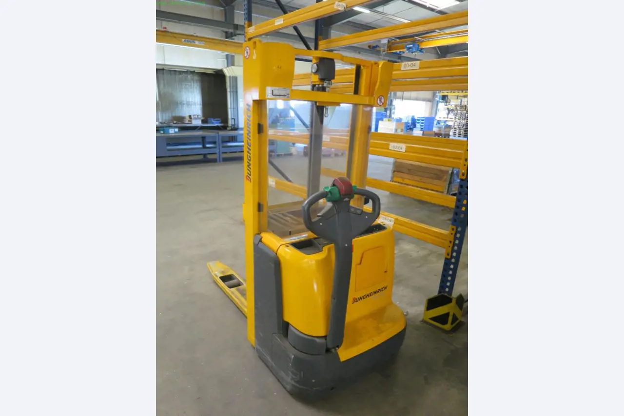 Máquinas-ferramentas e máquinas para trabalhar chapas metálicas<br> no domínio da engenharia mecânica e do fabrico por encomenda-1