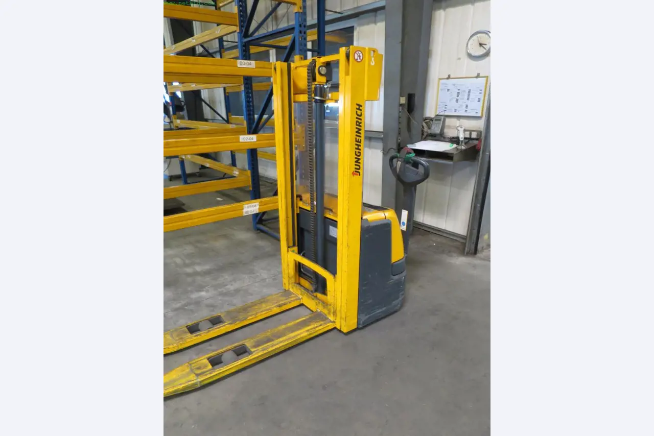 Máquinas-ferramentas e máquinas para trabalhar chapas metálicas<br> no domínio da engenharia mecânica e do fabrico por encomenda-2