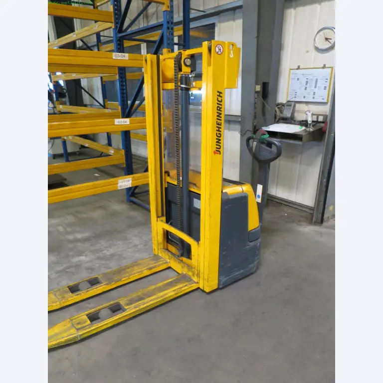 Máquinas-ferramentas e máquinas para trabalhar chapas metálicas<br> no domínio da engenharia mecânica e do fabrico por encomenda-2