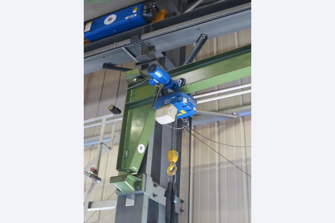 Tooling machines and sheet metal machines out of the sector engineering and contract manufacturing. 
-2