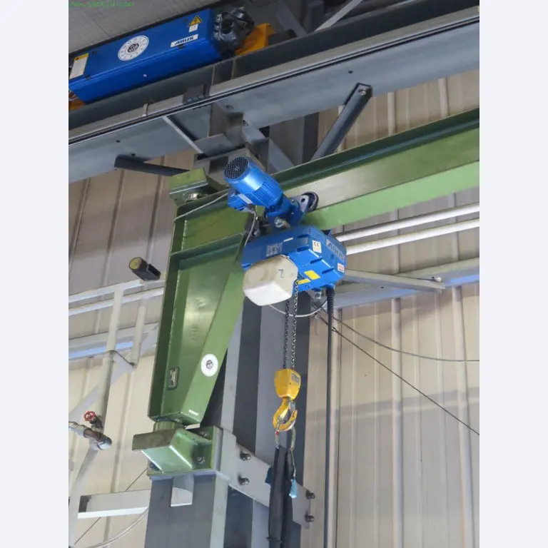 Tooling machines and sheet metal machines out of the sector engineering and contract manufacturing. 
-2