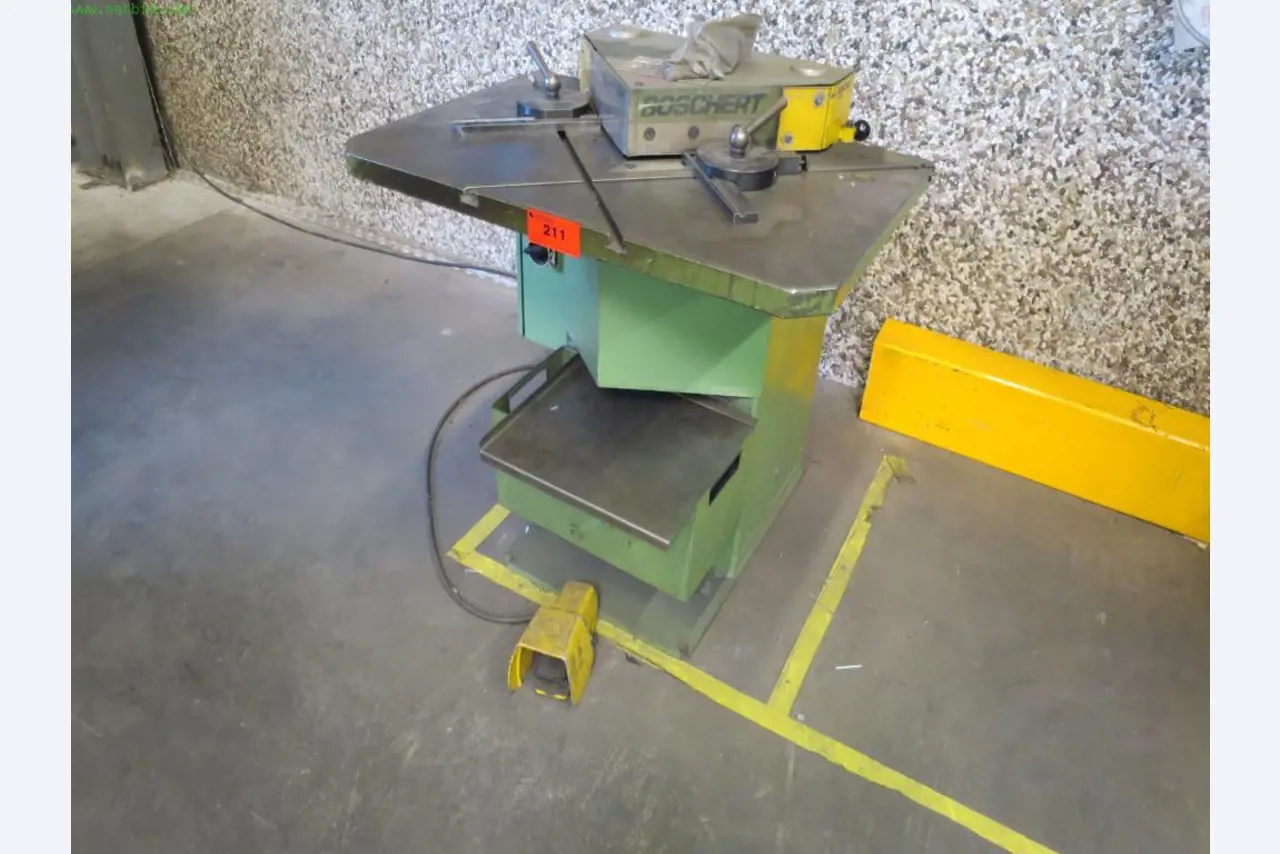 Máquinas-ferramentas e máquinas para trabalhar chapas metálicas<br> no domínio da engenharia mecânica e do fabrico por encomenda-1