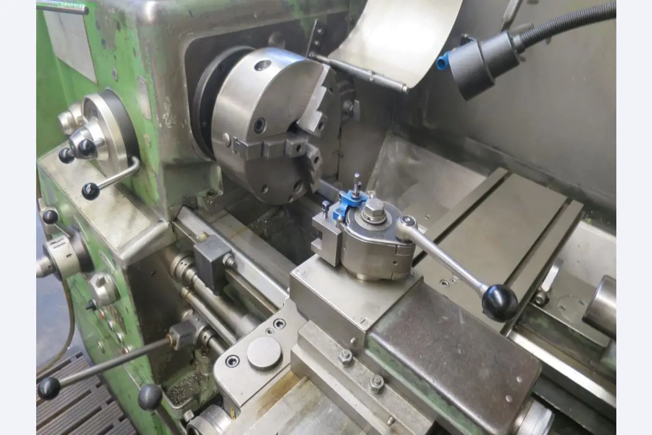 Máquinas-ferramentas e máquinas para trabalhar chapas metálicas<br> no domínio da engenharia mecânica e do fabrico por encomenda-2