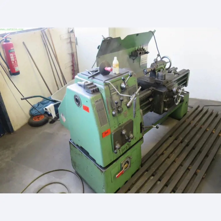 Máquinas-ferramentas e máquinas para trabalhar chapas metálicas<br> no domínio da engenharia mecânica e do fabrico por encomenda-1