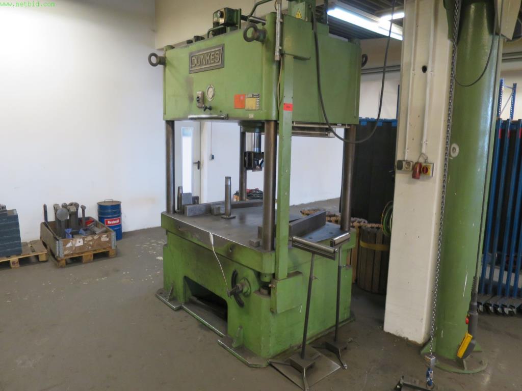 
Tooling machines and sheet metal machines out of the sector engineering and contract manufacturing. 
-1