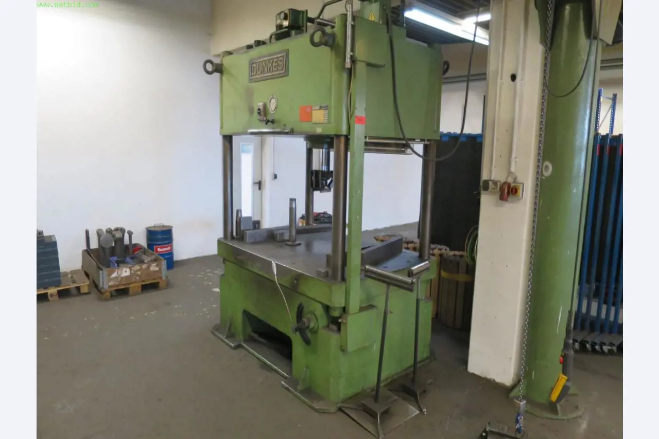 Tooling machines and sheet metal machines out of the sector engineering and contract manufacturing. 
-1