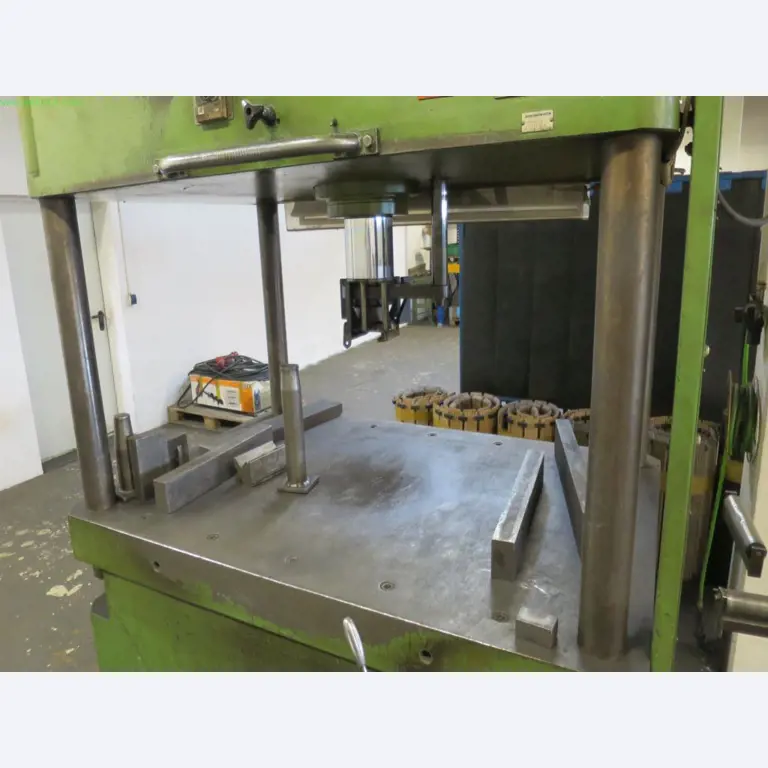 Tooling machines and sheet metal machines out of the sector engineering and contract manufacturing. 
-4