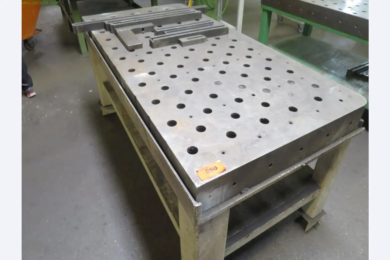 Tooling machines and sheet metal machines out of the sector engineering and contract manufacturing. -1