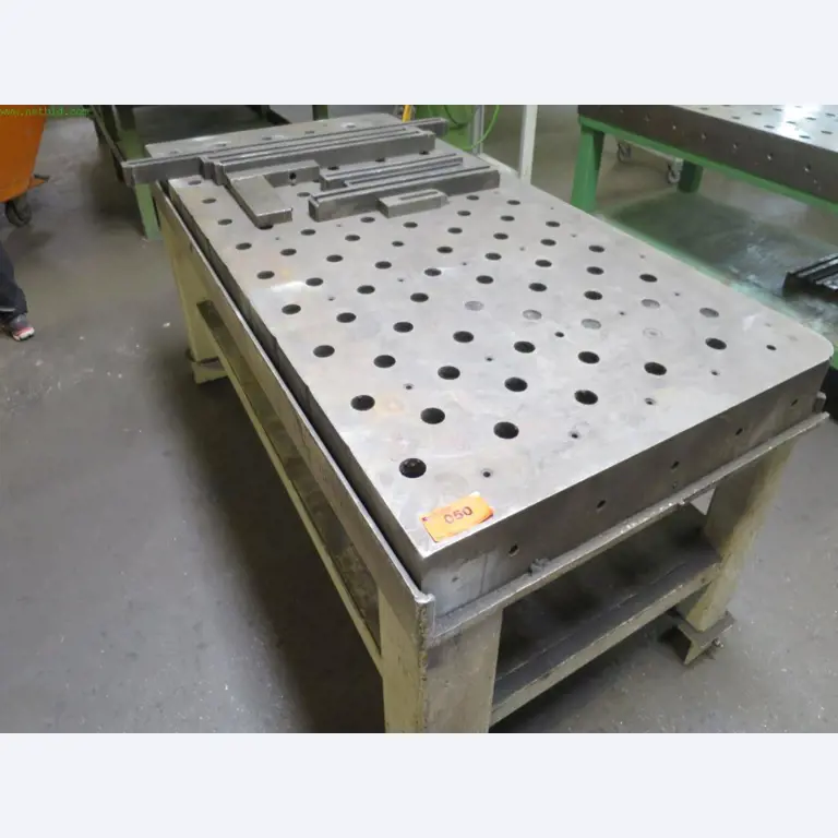 Tooling machines and sheet metal machines out of the sector engineering and contract manufacturing. -1