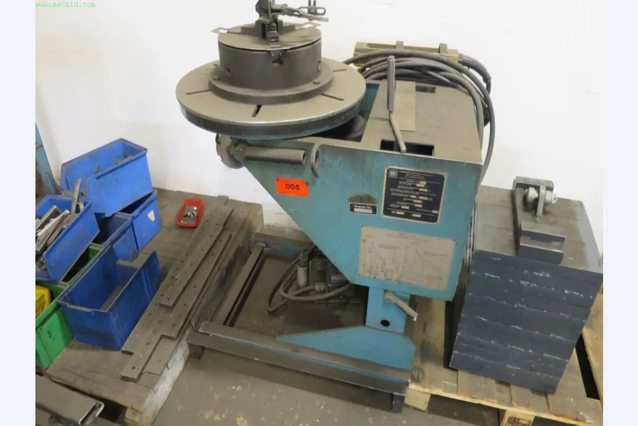 Tooling machines and sheet metal machines out of the sector engineering and contract manufacturing. -1