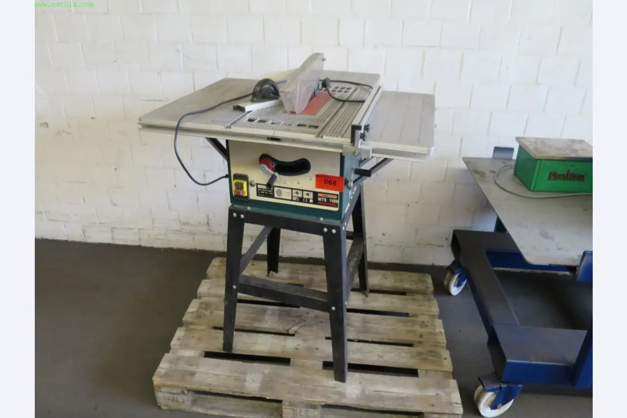 Tooling machines and sheet metal machines out of the sector engineering and contract manufacturing.
-1