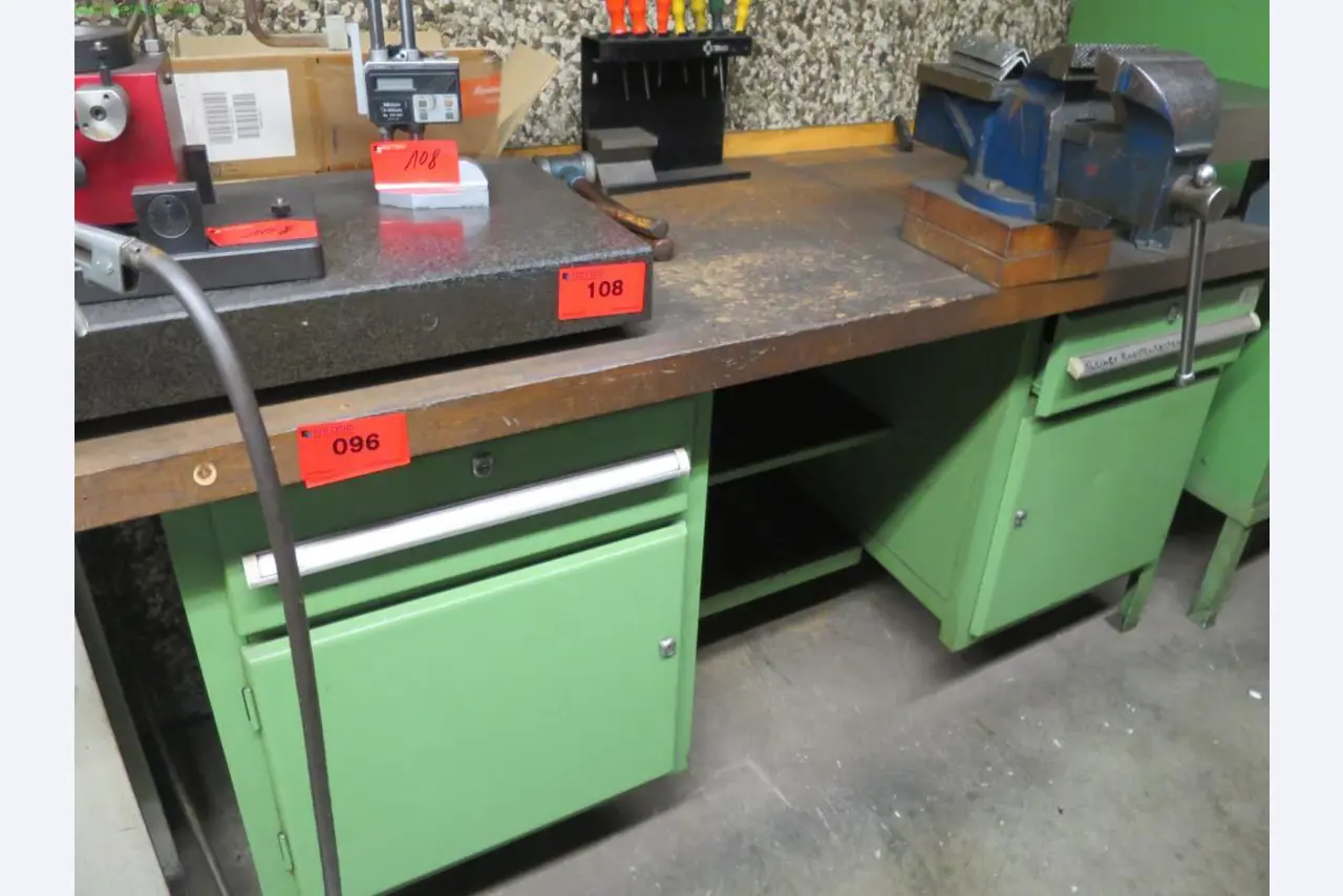 Tooling machines and sheet metal machines out of the sector engineering and contract manufacturing.
-1