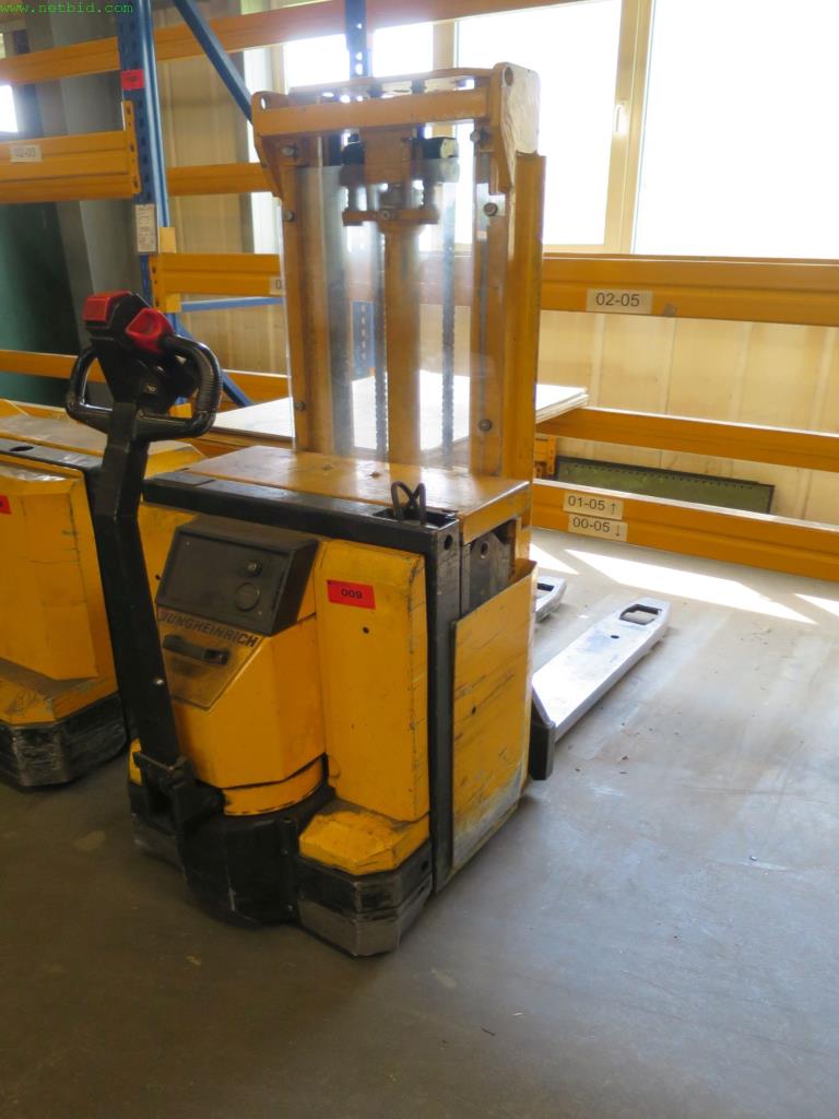 
Tooling machines and sheet metal machines out of the sector engineering and contract manufacturing. 
-2