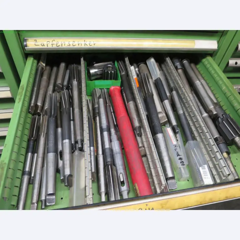 Máquinas-ferramentas e máquinas para trabalhar chapas metálicas<br> no domínio da engenharia mecânica e do fabrico por encomenda-2