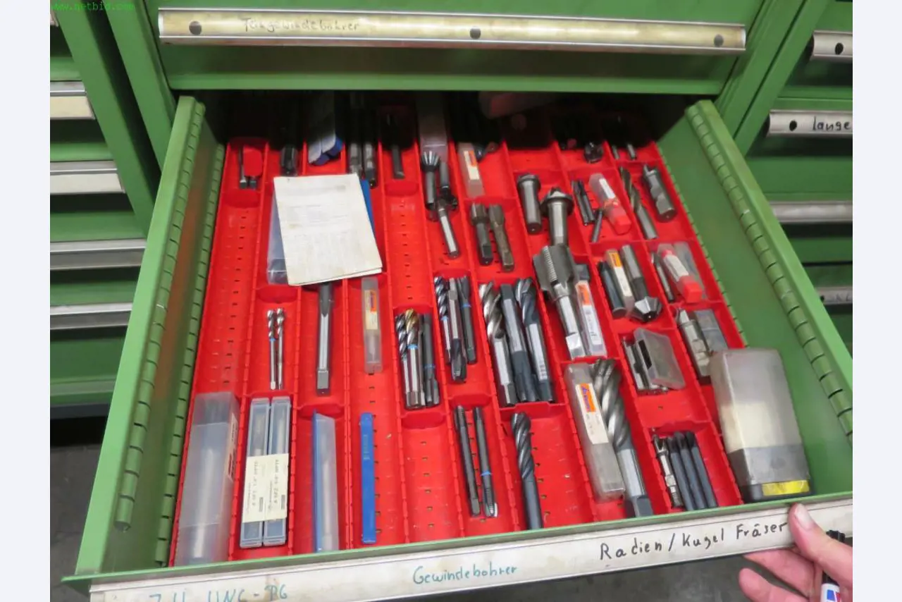 Máquinas-ferramentas e máquinas para trabalhar chapas metálicas<br> no domínio da engenharia mecânica e do fabrico por encomenda-3