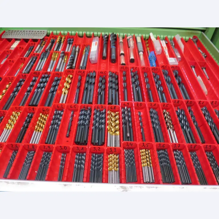 Máquinas-ferramentas e máquinas para trabalhar chapas metálicas<br> no domínio da engenharia mecânica e do fabrico por encomenda-5