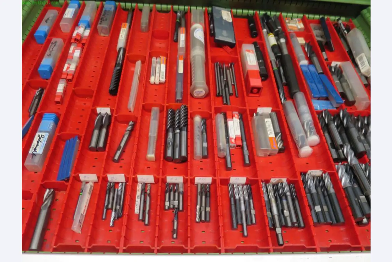 Máquinas-ferramentas e máquinas para trabalhar chapas metálicas<br> no domínio da engenharia mecânica e do fabrico por encomenda-7