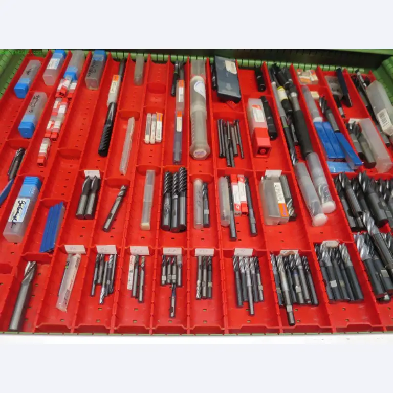 Máquinas-ferramentas e máquinas para trabalhar chapas metálicas<br> no domínio da engenharia mecânica e do fabrico por encomenda-7