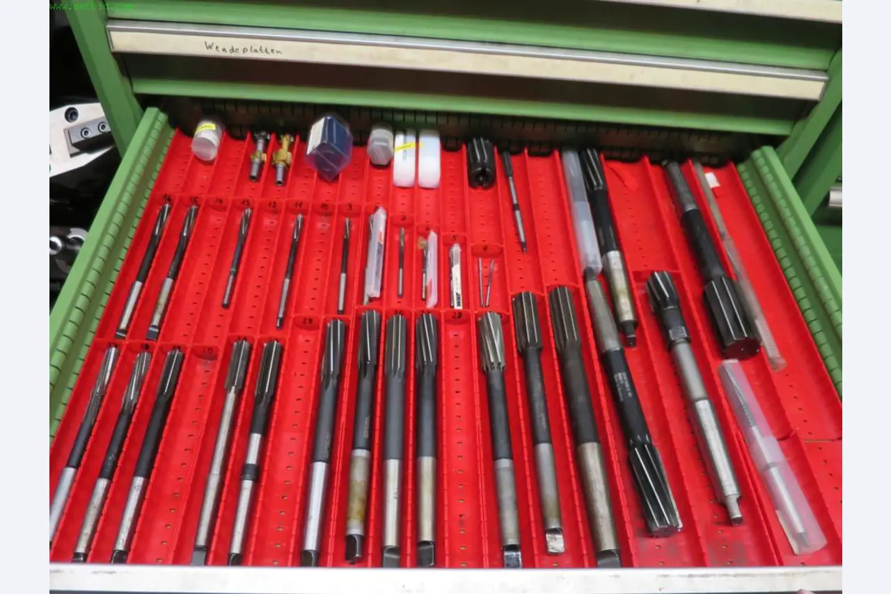 Máquinas-ferramentas e máquinas para trabalhar chapas metálicas<br> no domínio da engenharia mecânica e do fabrico por encomenda-9