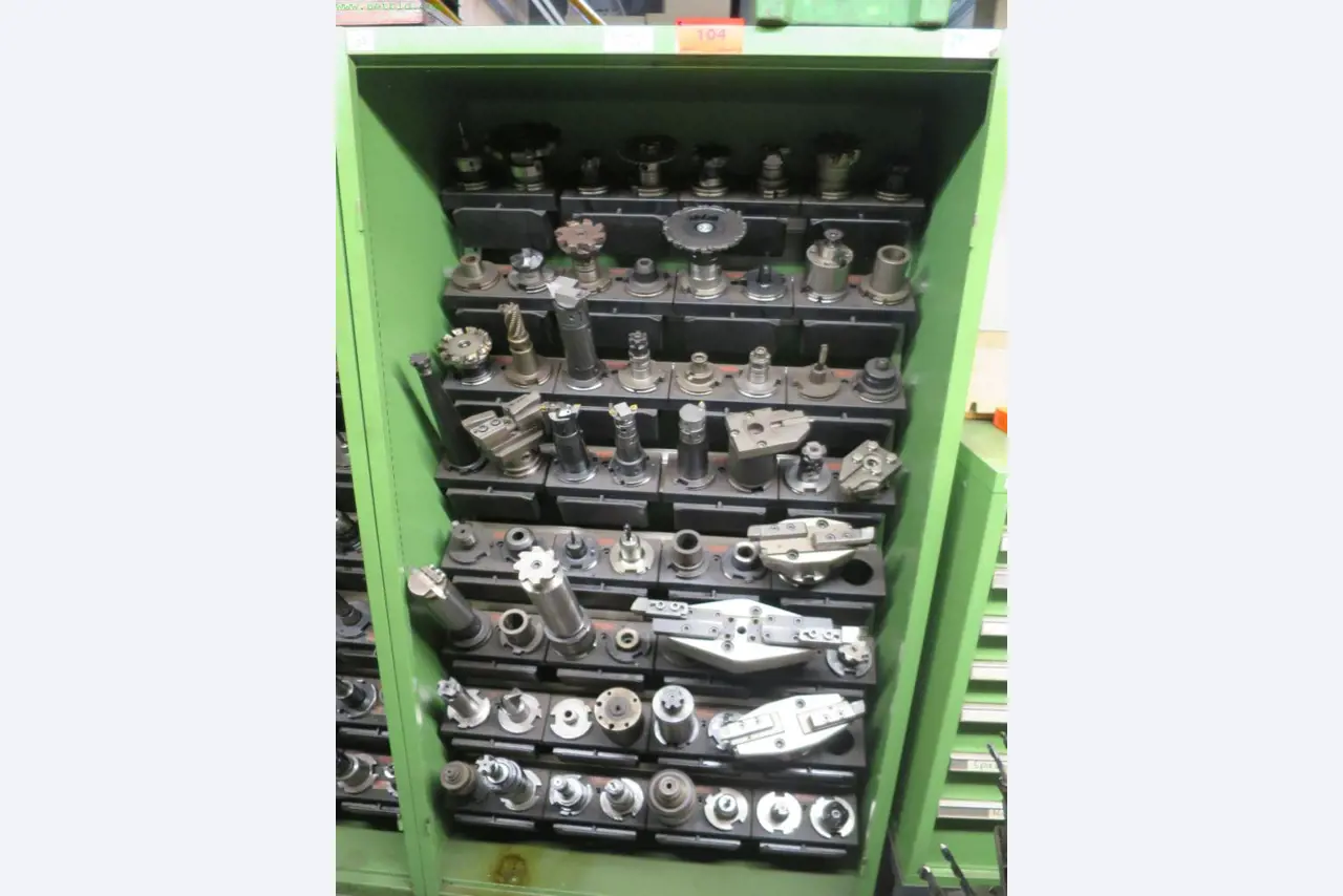 Máquinas-ferramentas e máquinas para trabalhar chapas metálicas<br> no domínio da engenharia mecânica e do fabrico por encomenda-1