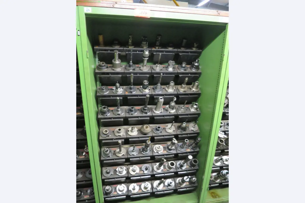 Máquinas-ferramentas e máquinas para trabalhar chapas metálicas<br> no domínio da engenharia mecânica e do fabrico por encomenda-2