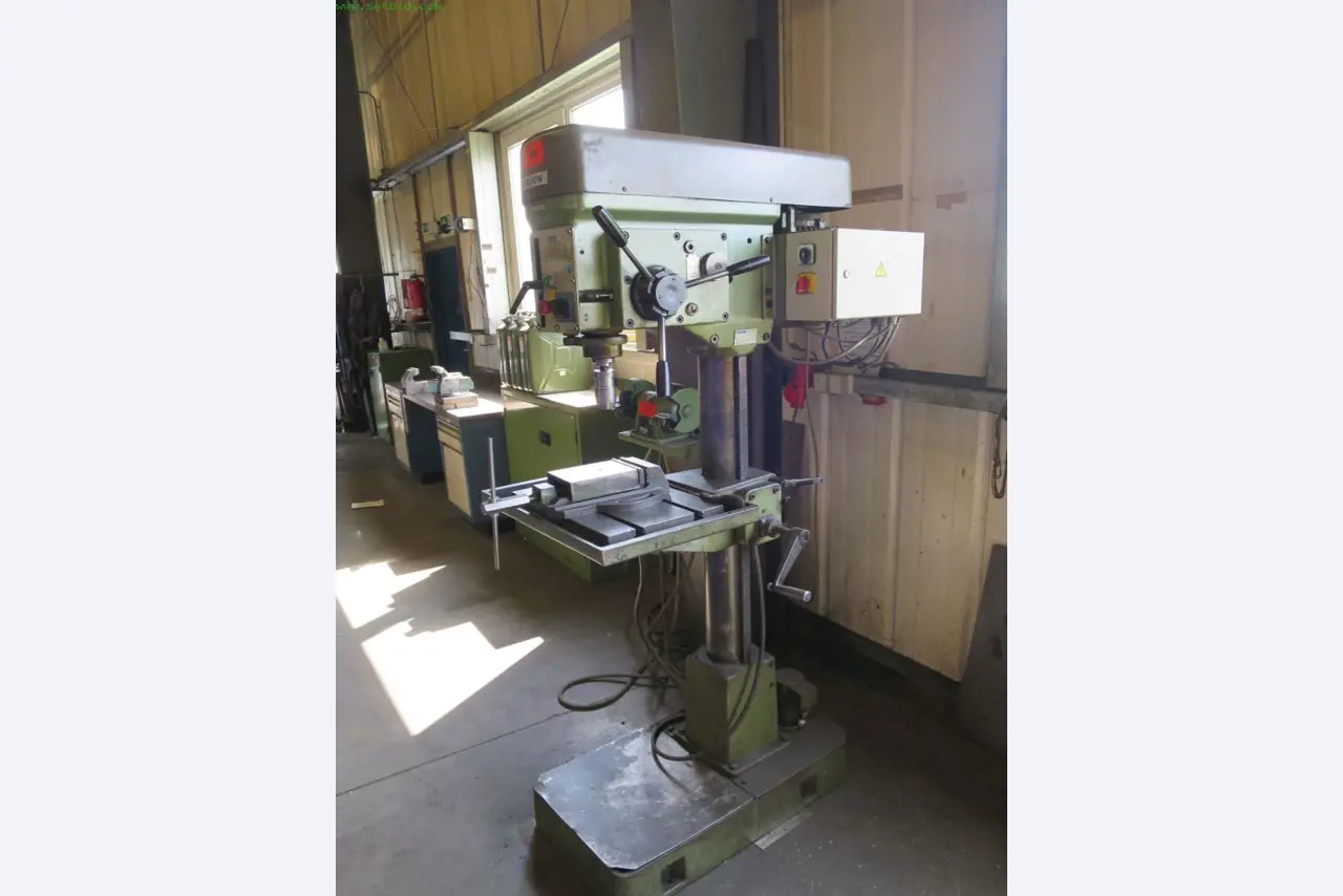 Tooling machines and sheet metal machines out of the sector engineering and contract manufacturing. 
-2