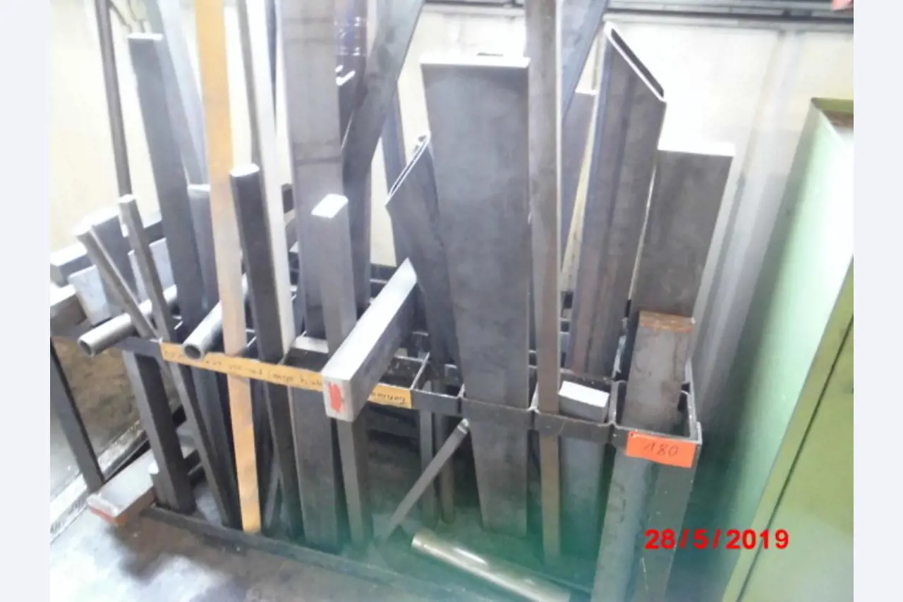 Máquinas-ferramentas e máquinas para trabalhar chapas metálicas<br> no domínio da engenharia mecânica e do fabrico por encomenda-3