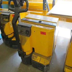 Electric pedestrian pallet truck Jungheinrich