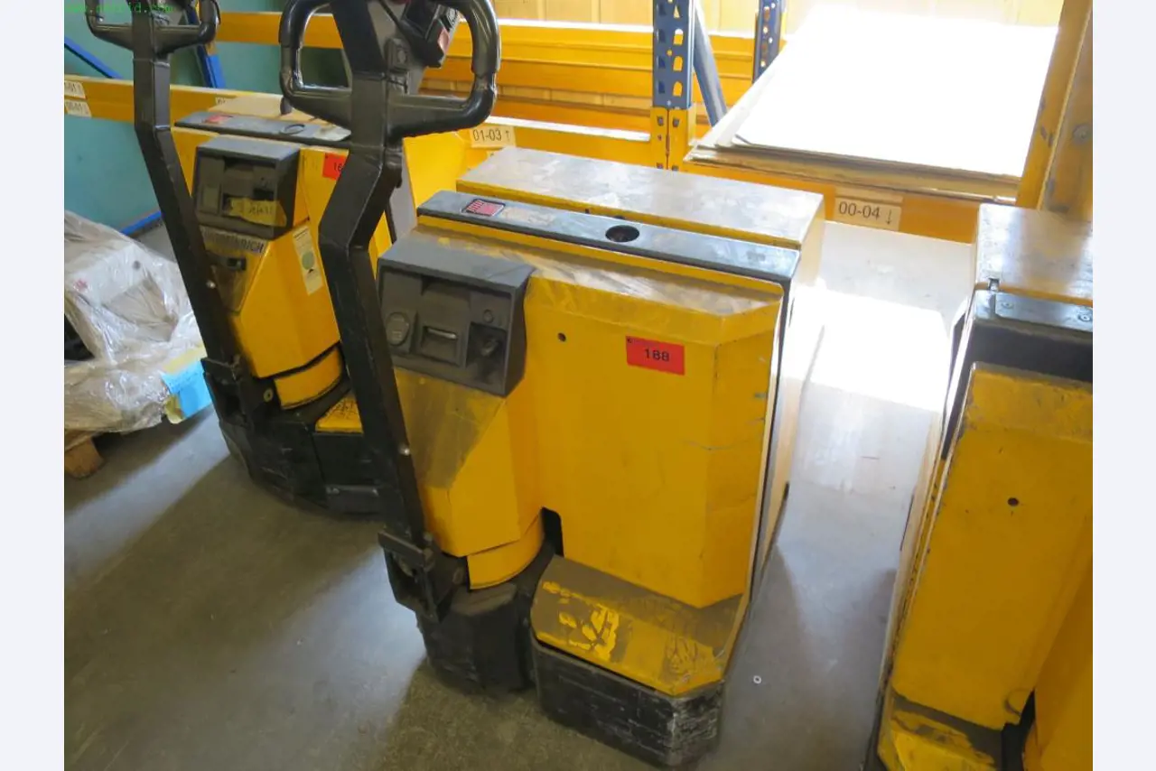 Tooling machines and sheet metal machines out of the sector engineering and contract manufacturing. 
-1