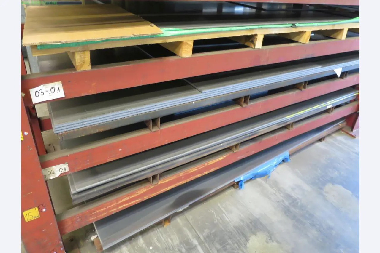 Máquinas-ferramentas e máquinas para trabalhar chapas metálicas<br> no domínio da engenharia mecânica e do fabrico por encomenda-2