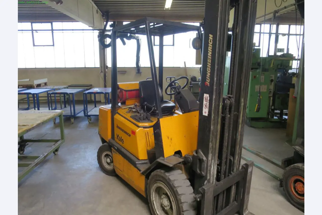 Máquinas-ferramentas e máquinas para trabalhar chapas metálicas<br> no domínio da engenharia mecânica e do fabrico por encomenda-1