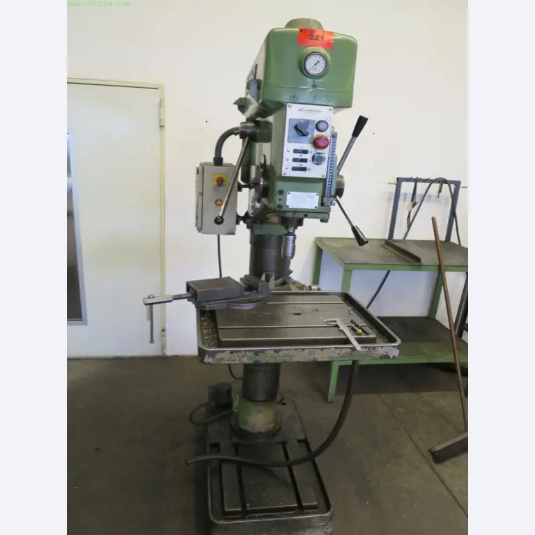 Máquinas-ferramentas e máquinas para trabalhar chapas metálicas<br> no domínio da engenharia mecânica e do fabrico por encomenda-2