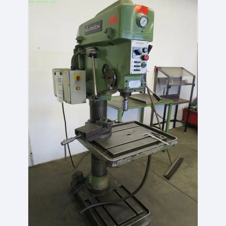 Máquinas-ferramentas e máquinas para trabalhar chapas metálicas<br> no domínio da engenharia mecânica e do fabrico por encomenda-3