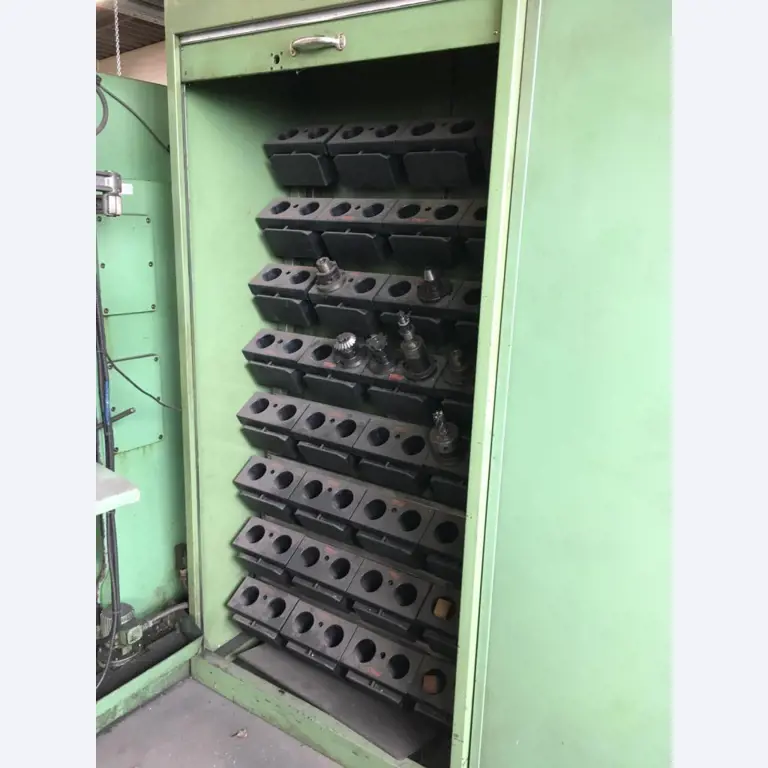 Máquinas-ferramentas e máquinas para trabalhar chapas metálicas<br> no domínio da engenharia mecânica e do fabrico por encomenda-3