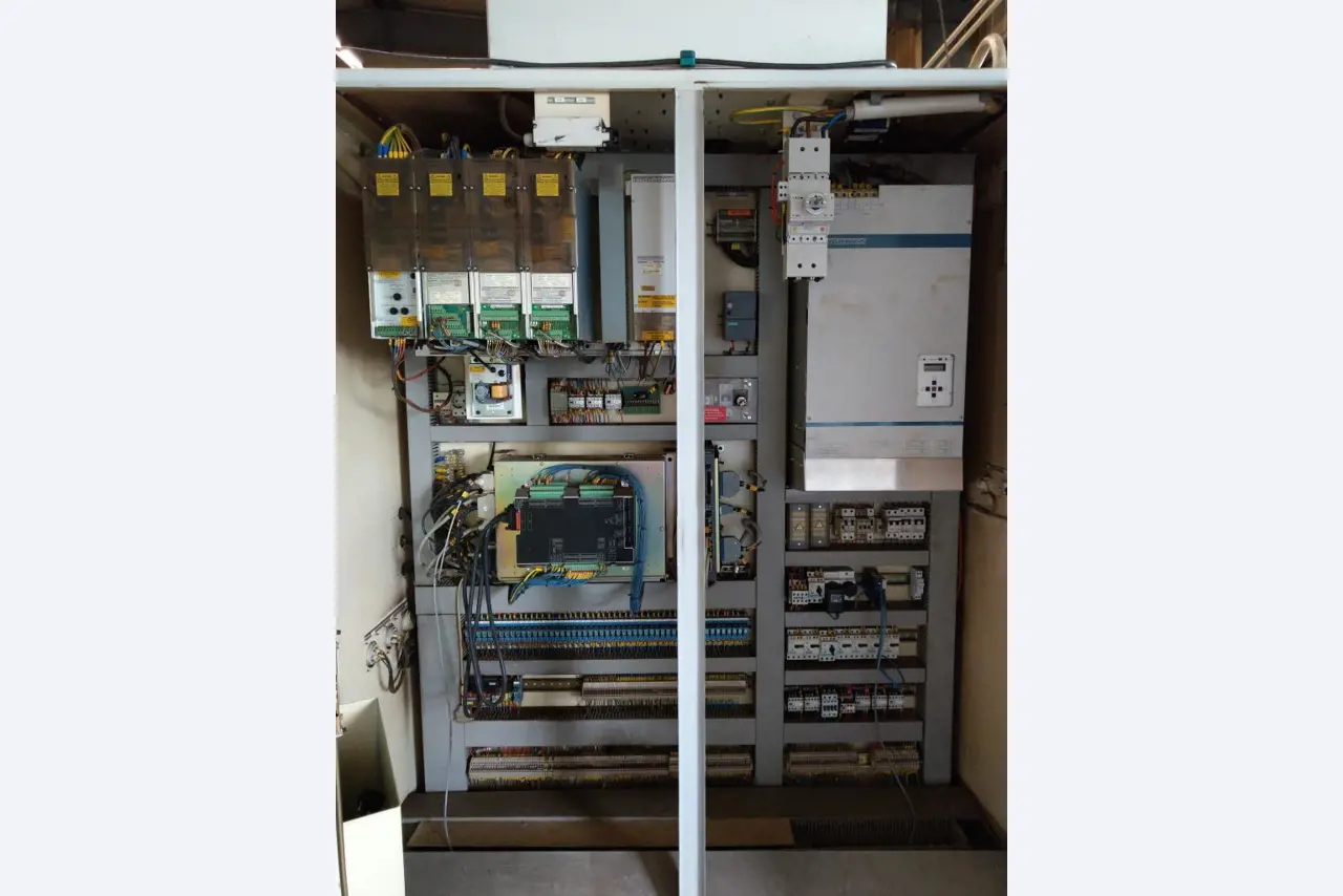 Máquinas-ferramentas e máquinas para trabalhar chapas metálicas<br> no domínio da engenharia mecânica e do fabrico por encomenda-10