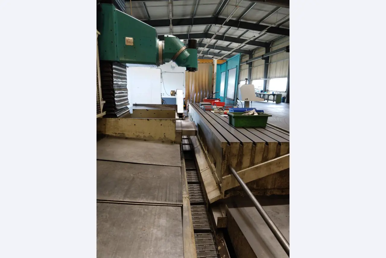 Máquinas-ferramentas e máquinas para trabalhar chapas metálicas<br> no domínio da engenharia mecânica e do fabrico por encomenda-9