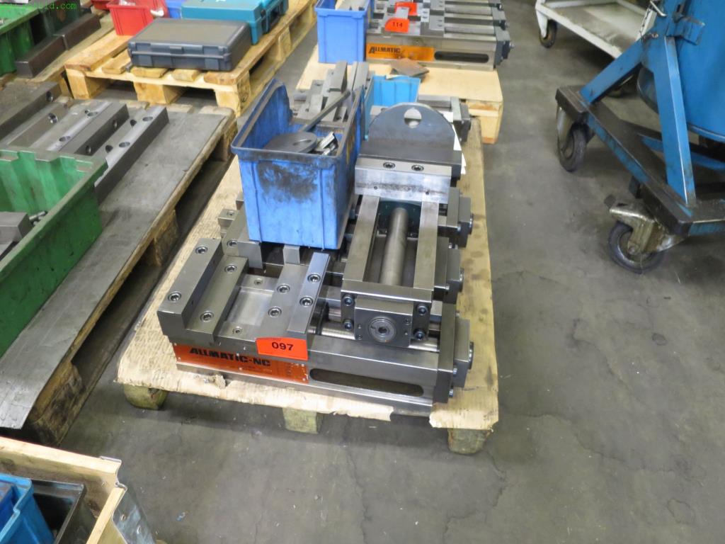 Werkzeug-&  Blechbearbeitungsmaschinen<br>aus dem Bereich Maschinenbau und<br>Lohnfertigung-1