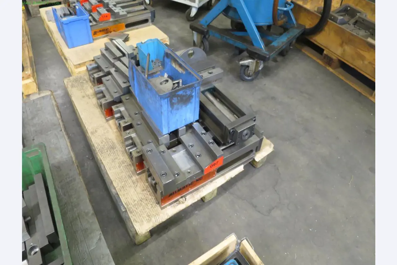 Máquinas-ferramentas e máquinas para trabalhar chapas metálicas<br> no domínio da engenharia mecânica e do fabrico por encomenda-2