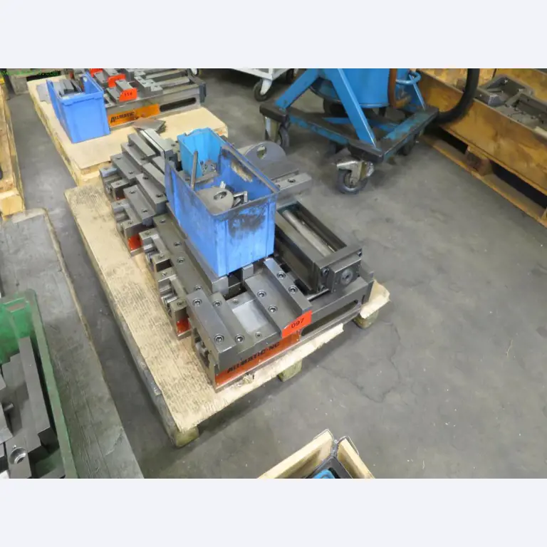 Máquinas-ferramentas e máquinas para trabalhar chapas metálicas<br> no domínio da engenharia mecânica e do fabrico por encomenda-2