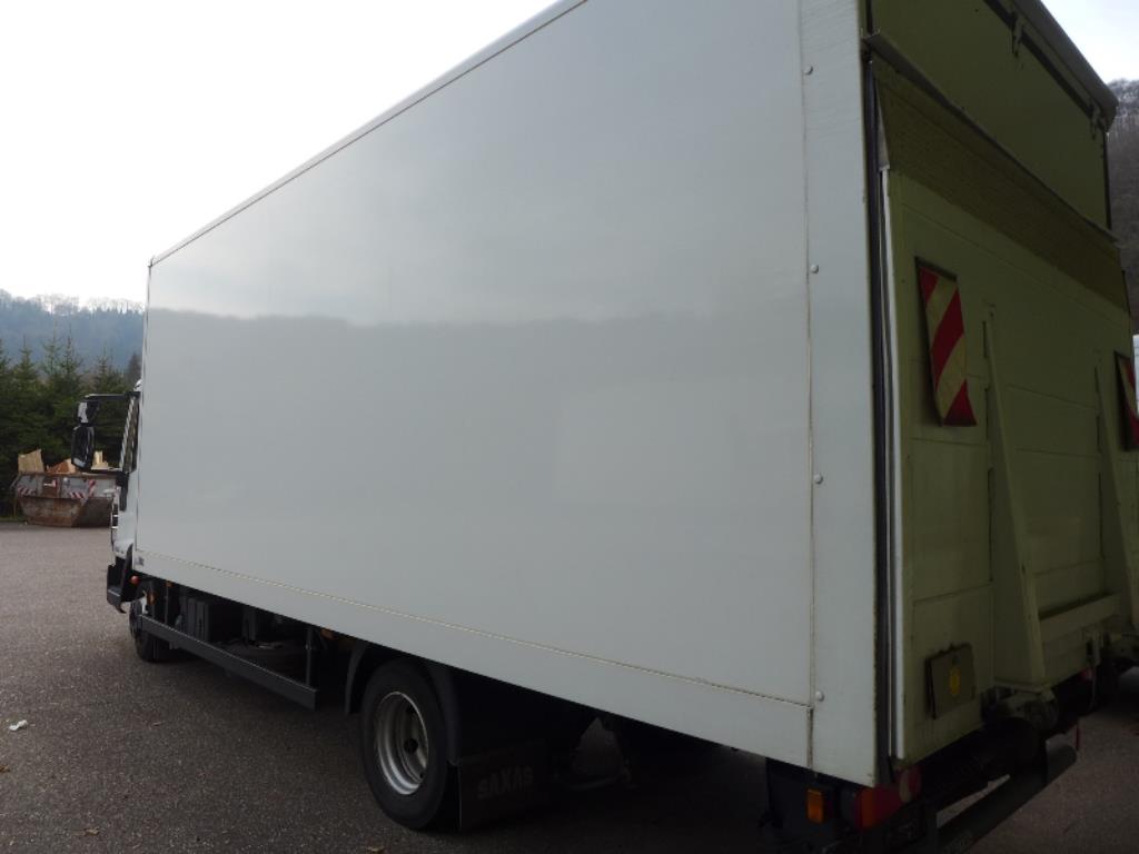 máquinas bem conservadas para a produção de mobiliário-4