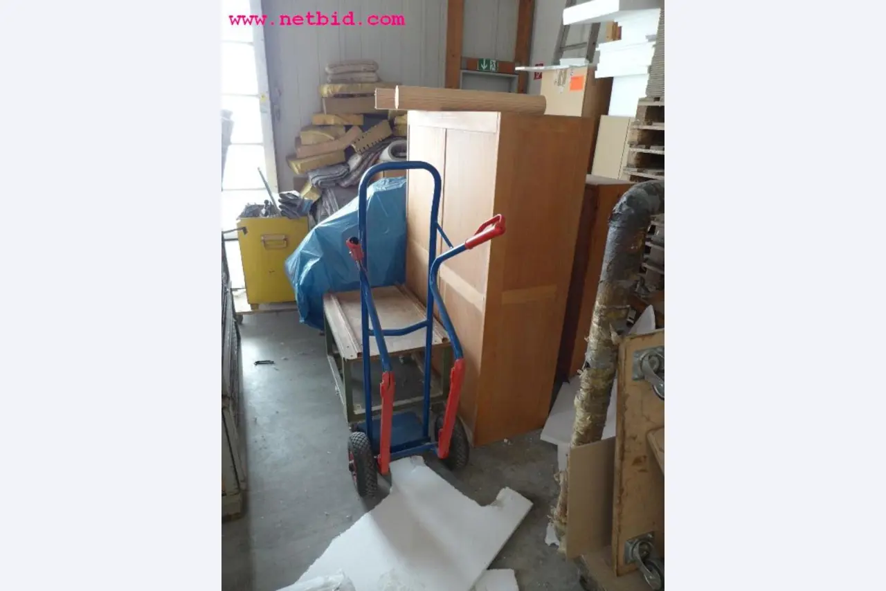 gepflegte Maschinen zur Herstellung von Möbeln-1