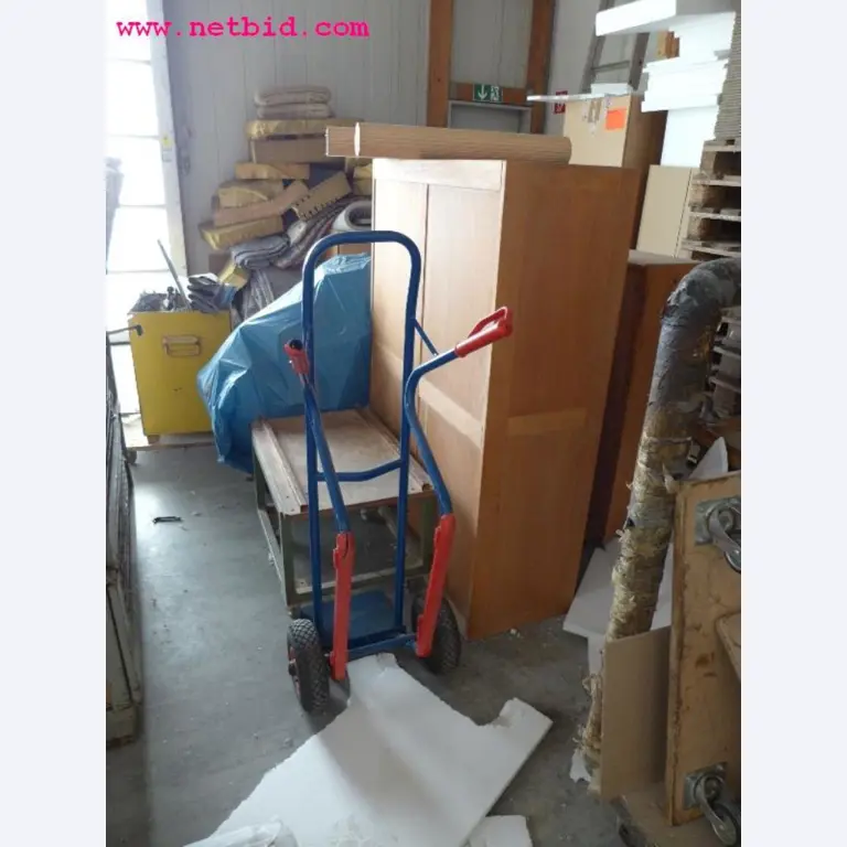 gepflegte Maschinen zur Herstellung von Möbeln-1