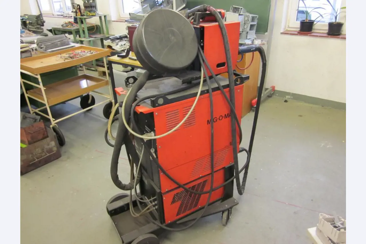 Betriebs- und Geschäftsausstattung einer Berufsbildungsstätte-4