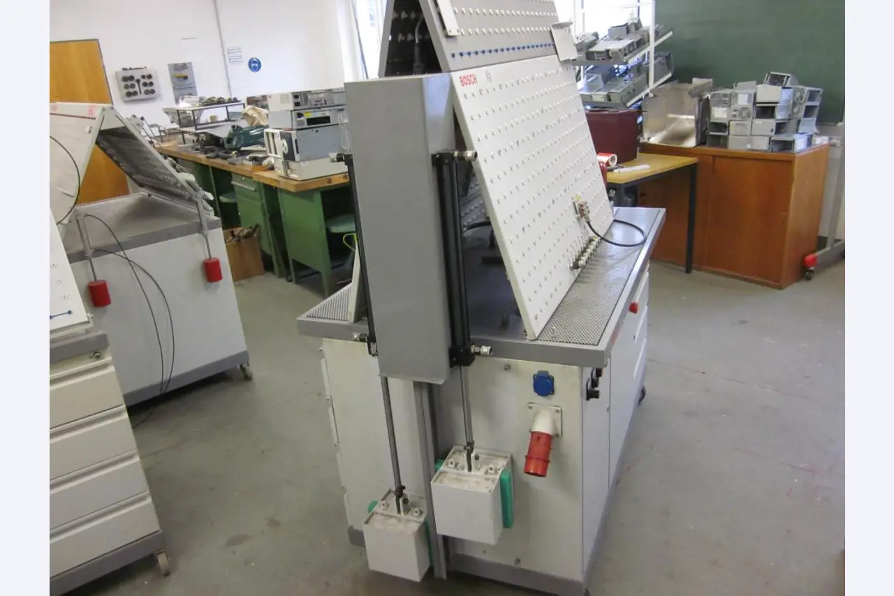 Betriebs- und Geschäftsausstattung einer Berufsbildungsstätte-2