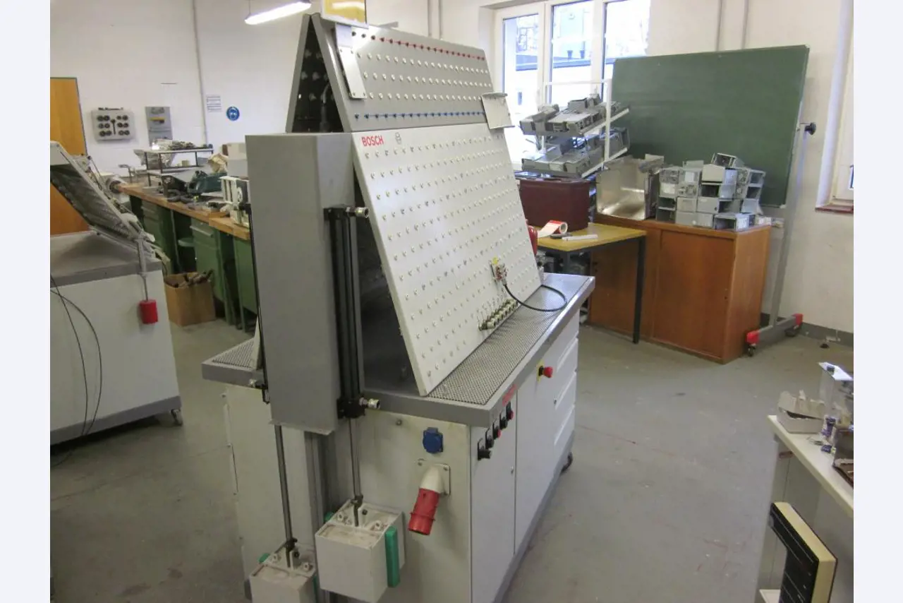 Betriebs- und Geschäftsausstattung einer Berufsbildungsstätte-3