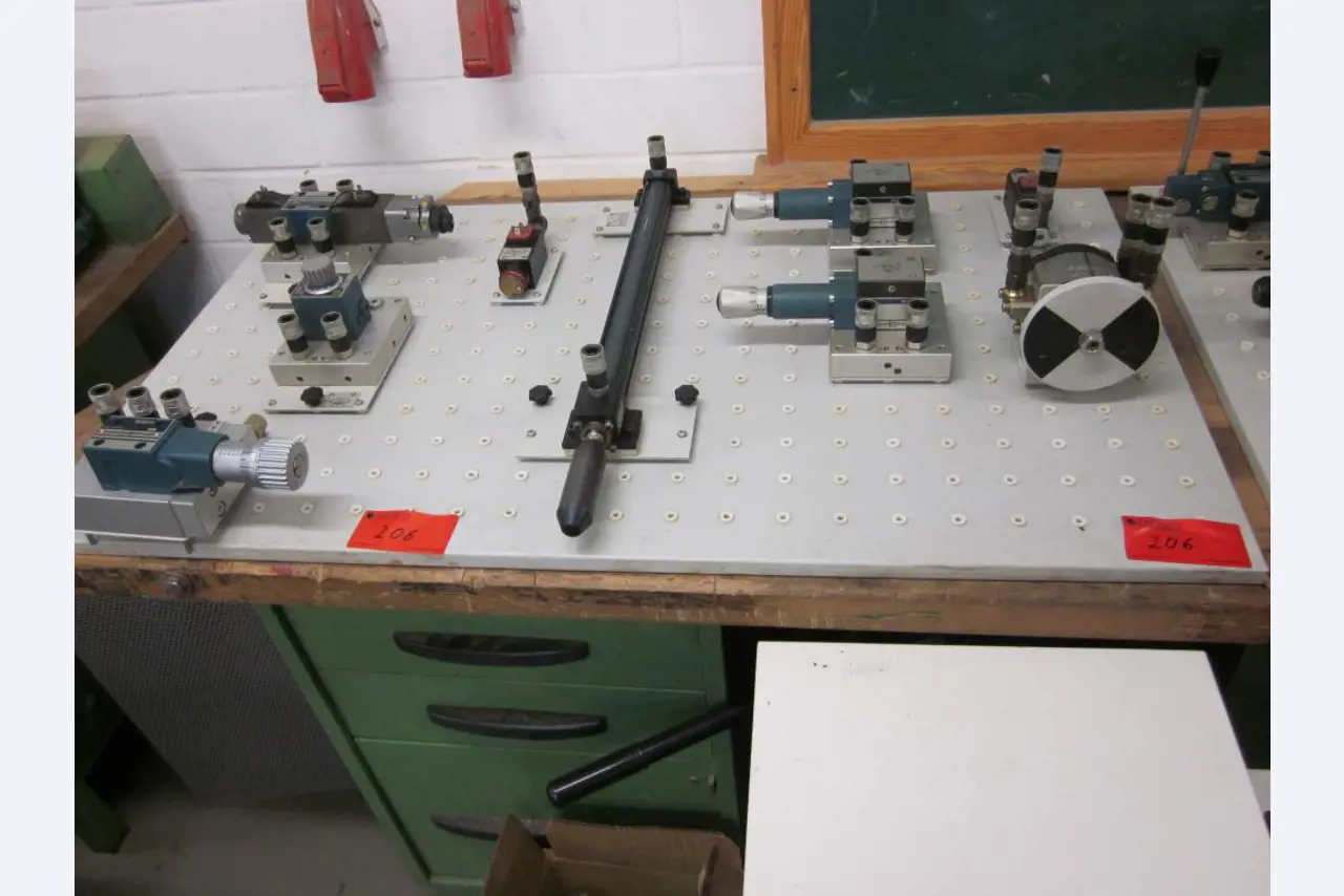 Betriebs- und Geschäftsausstattung einer Berufsbildungsstätte-7