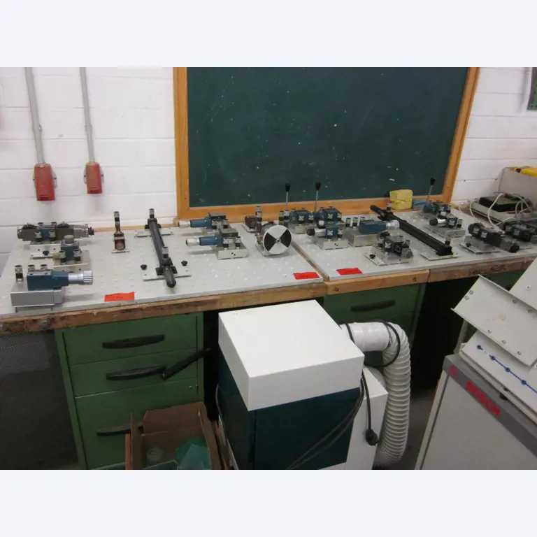 Betriebs- und Geschäftsausstattung einer Berufsbildungsstätte-8