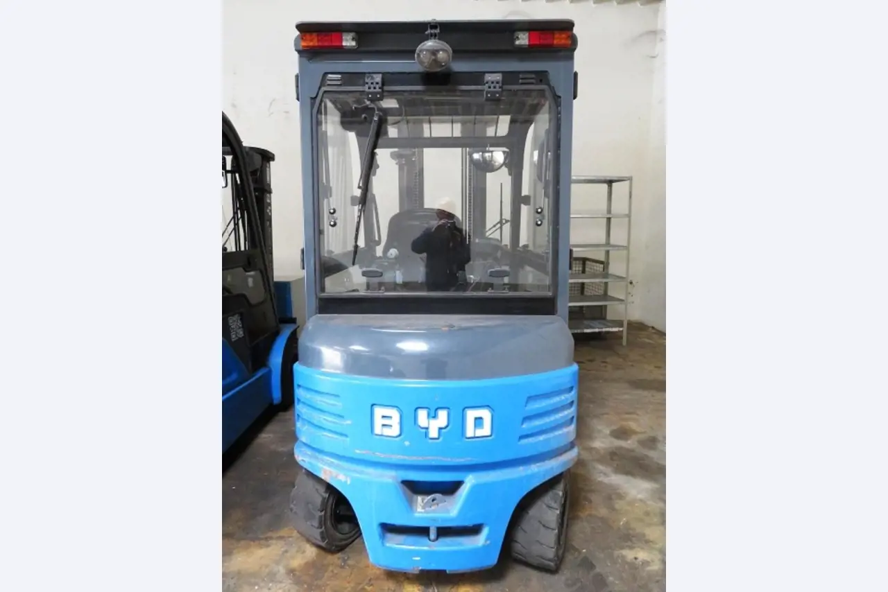 Flurfördergeräte, Werkstattausstattung <br>sowie Fuhrpark -1