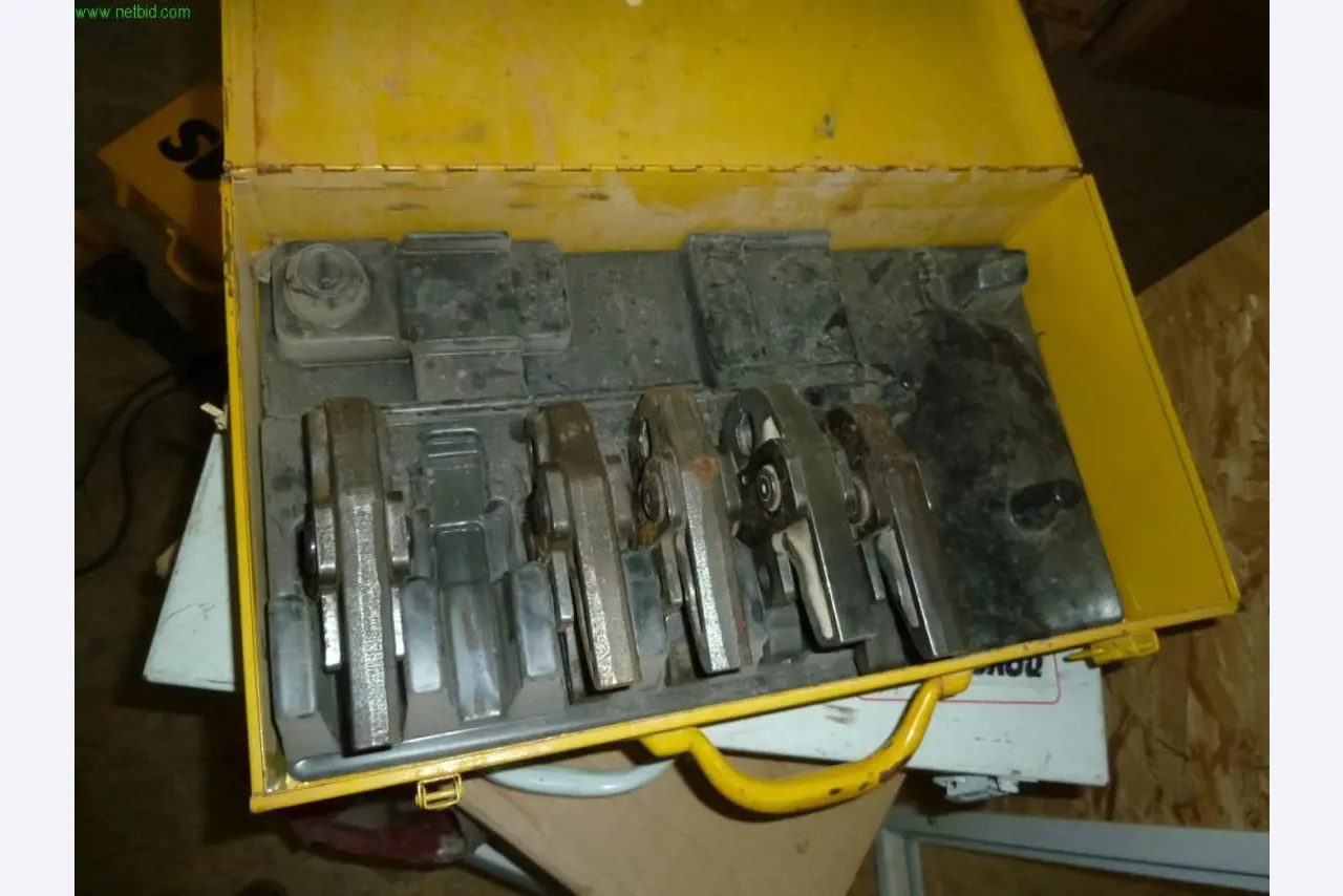 Máquinas e veículos do sector da construção e instalação de aquecimento,<br>fotovoltaica, energia solar térmica-1