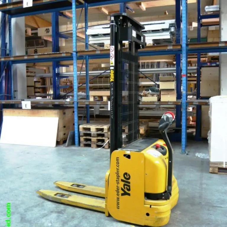 Electric pedestrian pallet truck Yale MS12AC